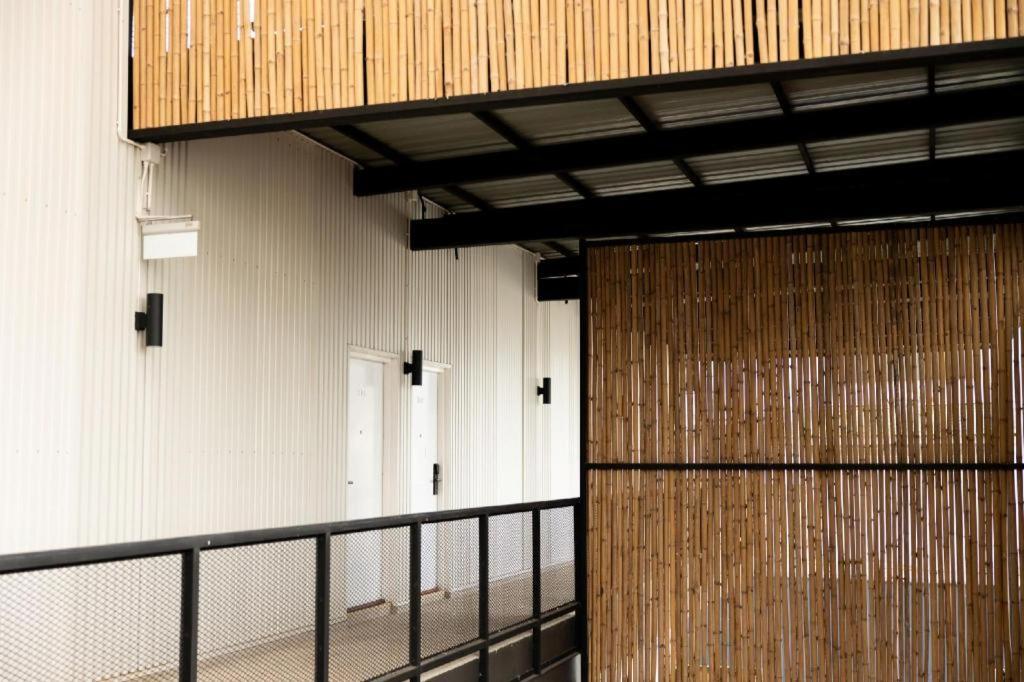 Pakchong Center Poshtel Hotel Buitenkant foto